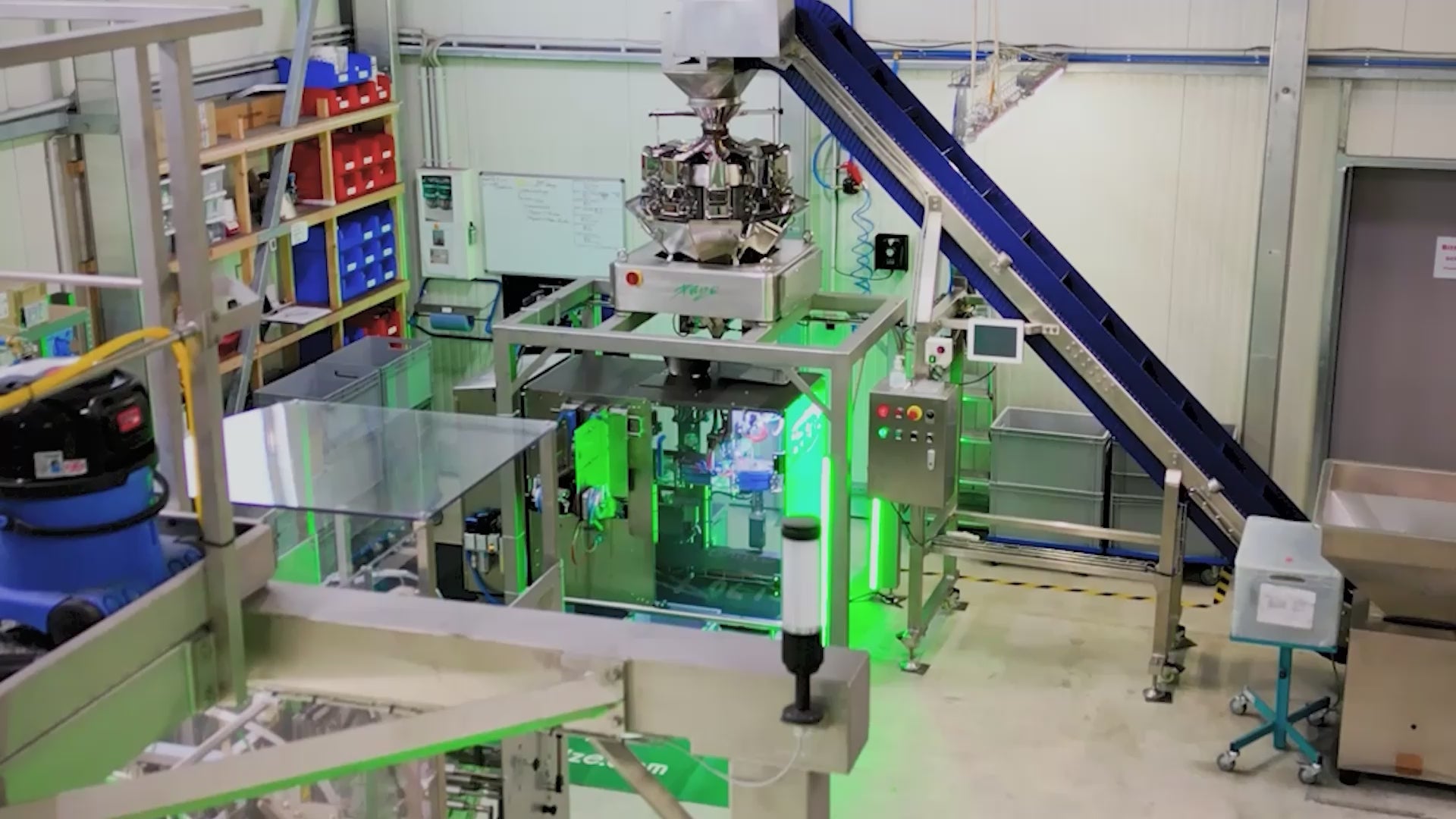 Video laden: Aktivkohlefilter "Made in Brandenburg" Produktion